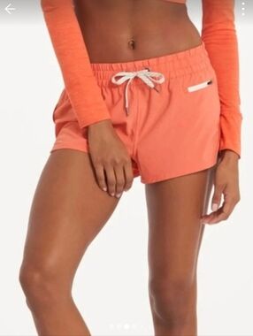 NWT Vuori Women’s Clementine‎ Short 2.0, Grapefruit Pomelo, Medium, 2.5" inseam